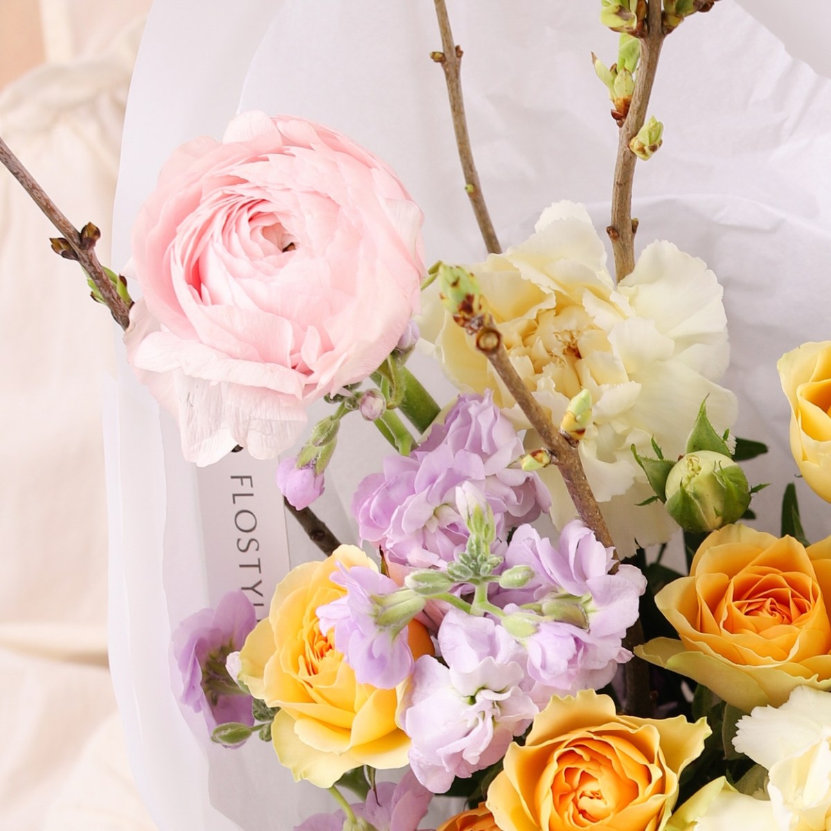 vesennij buket s zheltymi rozami 7-7